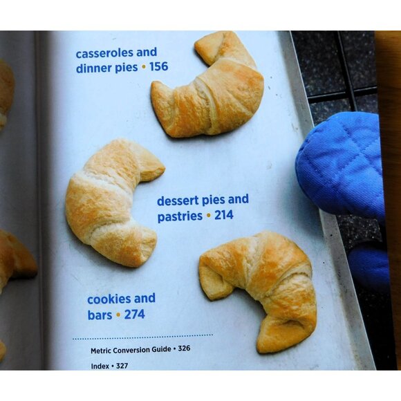Pillsbury The Big Book Of Easy Baking With Refrigerated Dough 2014 Trade PB - Picture 6 of 9